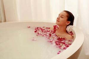 bon-tam-thiet-bi-ve-sinh-inax-cao-cap-su-dung-cong-nghe-hien-dai-1