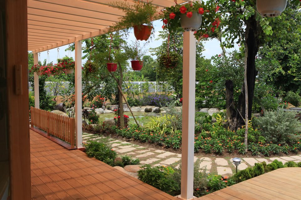 linh-khu-vuon-lang-man-ngap-tran-hoa-co-tuoi-dep-cua-kiwi-ngo-mai-trang_d4490d955c