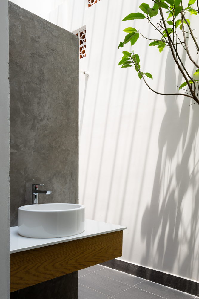 linh-ngoi-nha-viet-duoc-bao-tay-khen-nuc-no-nho-cay-xanh-doc-dao-xen-ke-khap-noi_16034b70b1