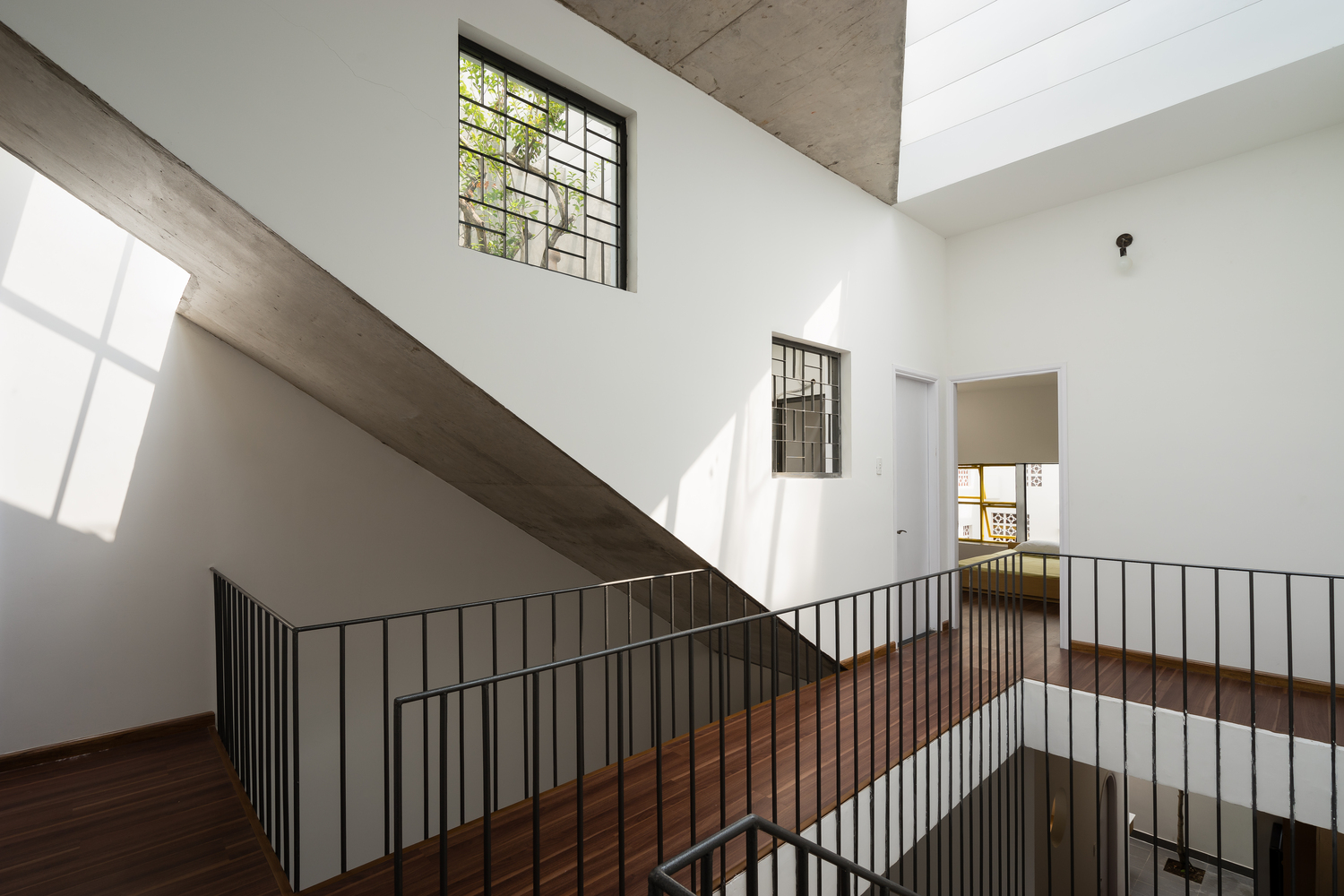 linh-ngoi-nha-viet-duoc-bao-tay-khen-nuc-no-nho-cay-xanh-doc-dao-xen-ke-khap-noi_52e647f0c7