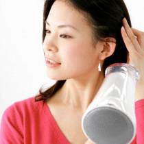 Luôn giữ cho tóc khô, thoáng khi ở nhà. Bởi độ ẩm ướt có thể sẽ làm hỏng chân tóc. Vì thế bạn nên xì khô mái tóc sau khi tắm gội hay trước khi đi ngủ